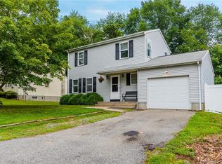 6 Brook St, Waterford, CT 06385