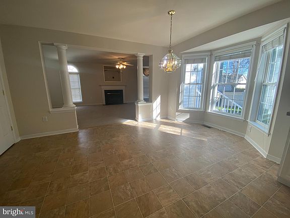 3rd image of 10821 Samantha Pl