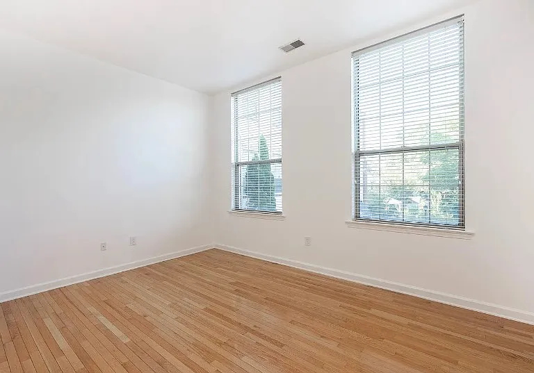 735 Washington St — Photo 7