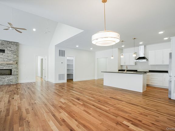 3rd image of 6 Roundhill Road