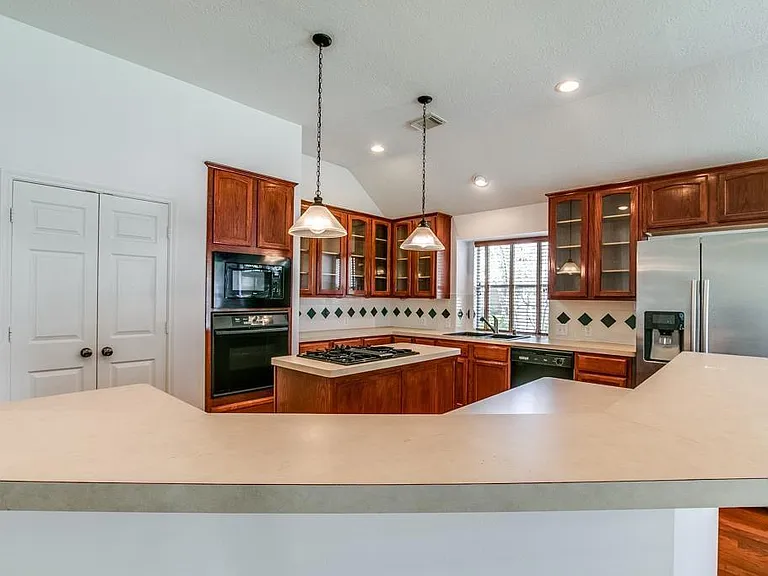 1718 Bumelia Ct — Photo 10