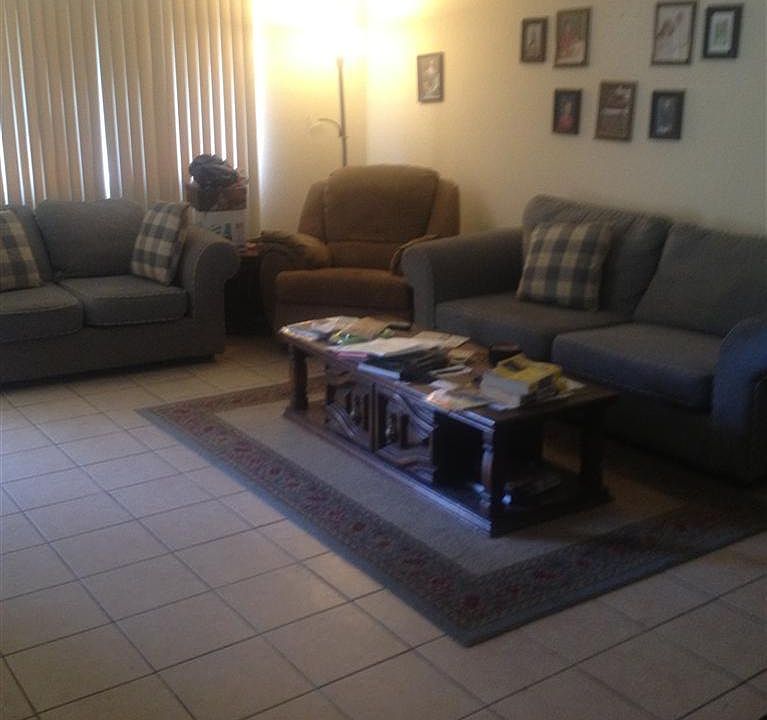 2nd image of 1610 W Evergreen Court
