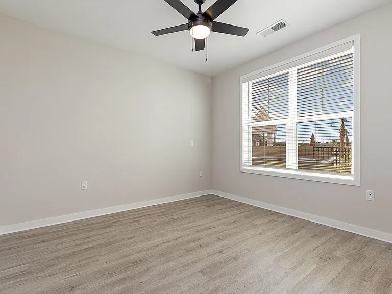 Middle Sound West Apartments — Photo 106
