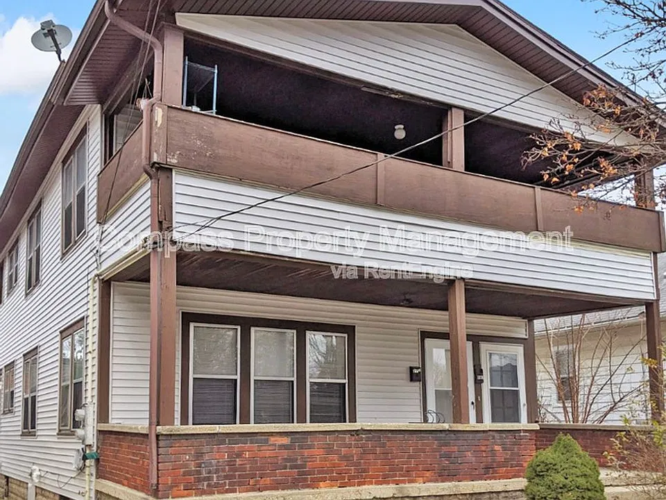 705 Knapp St NE