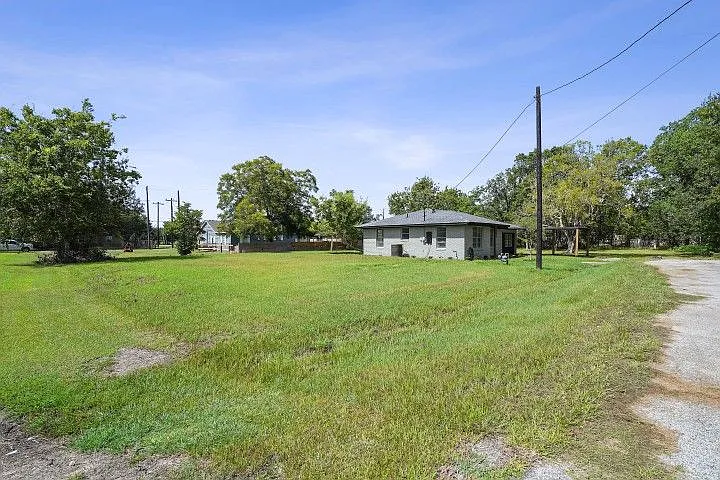 3 bed, 2.0 bath, 1183 sqft, $1,600 — Photo 4