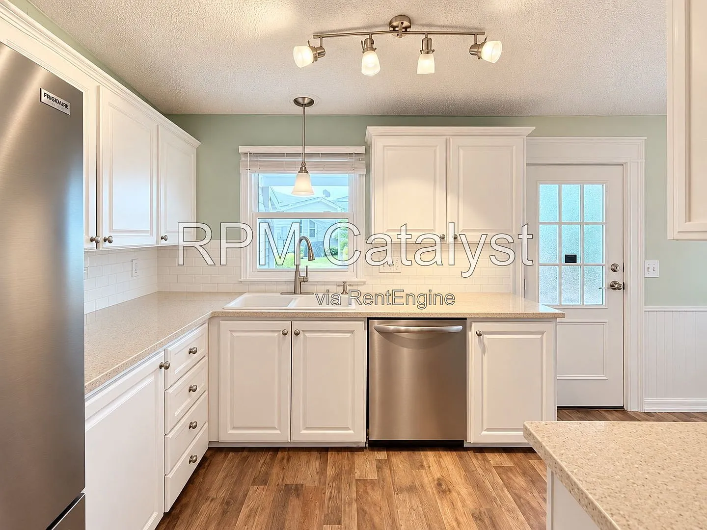 2 bed, 2.0 bath, 1090 sqft, $1,900 — Photo 3