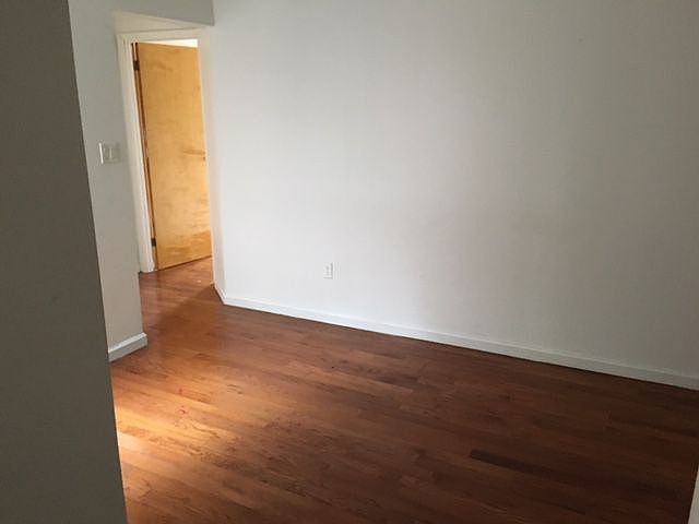 2nd image of 376 Broome St