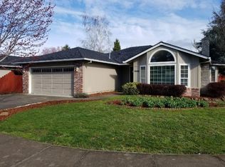 1568 Saratoga Dr, Medford, OR 97501