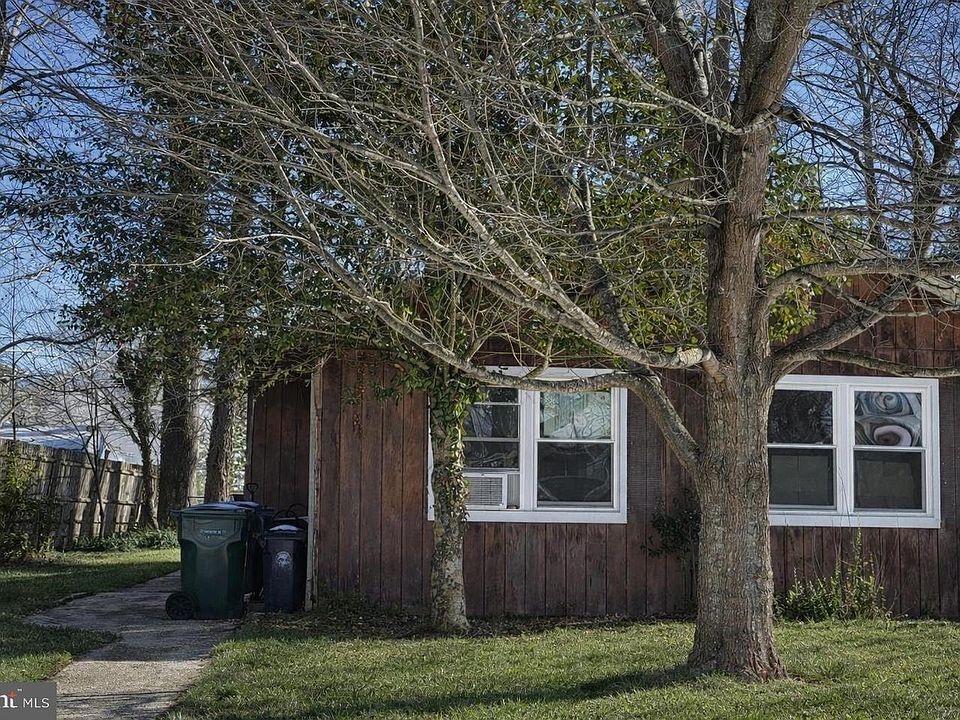 1st image of 330 Falcon Dr