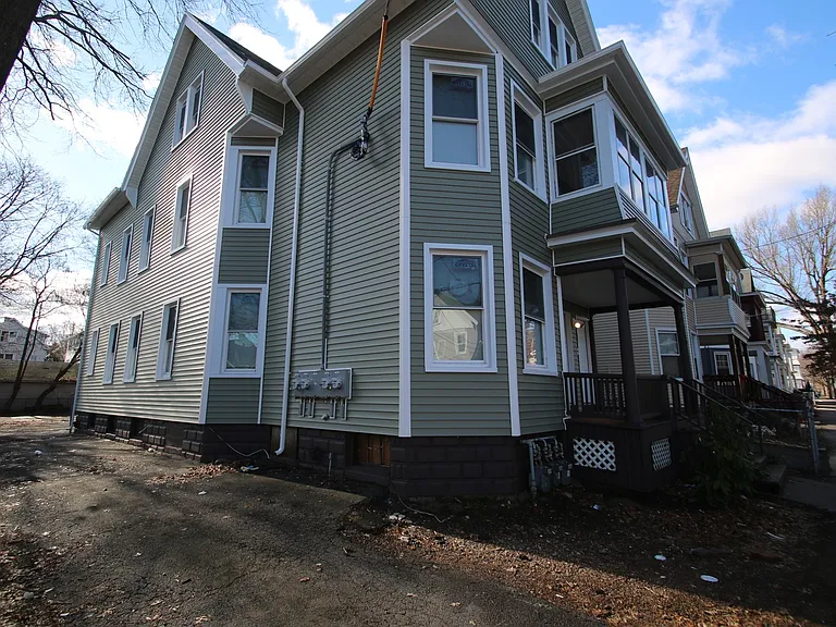 168 Chatham — Photo 20