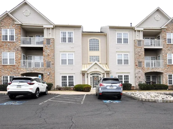 200 Claret Ct APT 304, Warrington, PA 18976