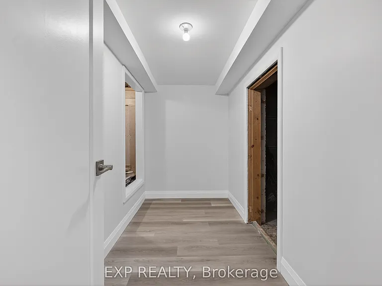 2580 Noella Cres #LOWER — Photo 17