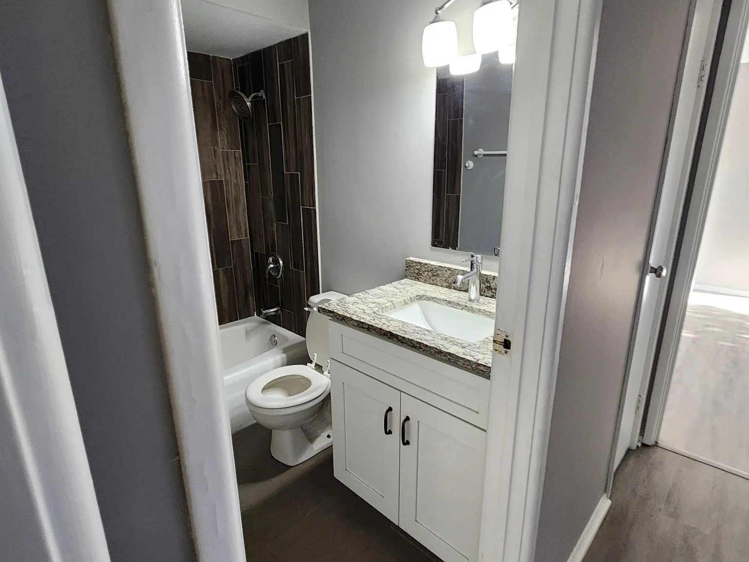 2 bed, 850 sqft, $1,250 — Photo 4