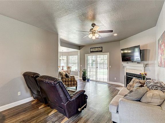 3rd image of 15 Northwood Dr