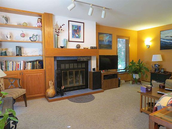 2nd image of 1210 Oakwood Ct