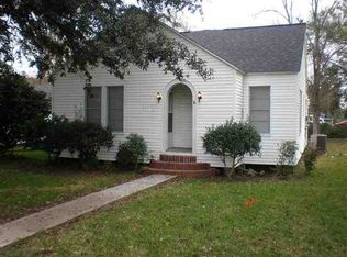 5220 32nd St, Groves, TX 77619