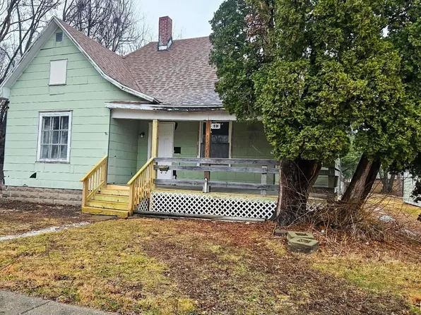 683 Baxter Ct, Canton, IL 61520