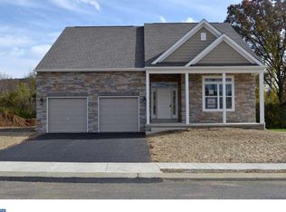 81 Edinboro Ln, Reading, PA 19605