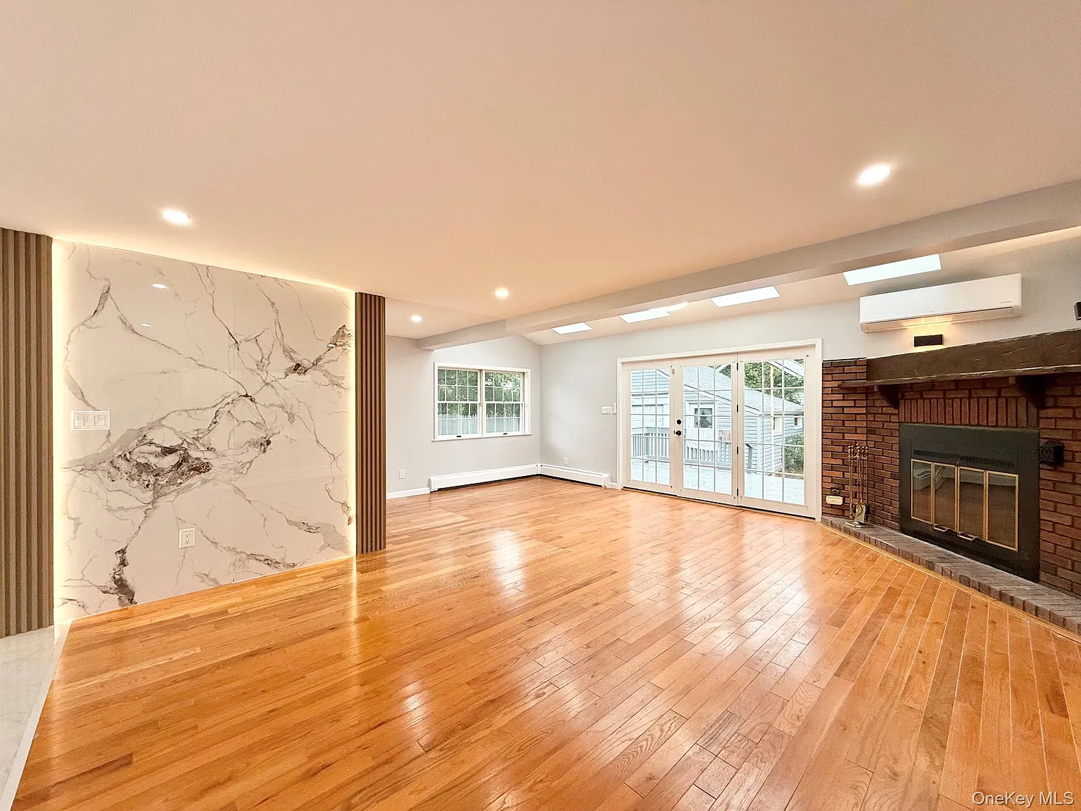 3 bed, 3.0 bath, 1936 sqft, $5,600 — Photo 4