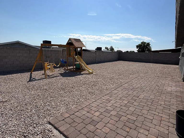 2820 S Sandhill Rd — Photo 21