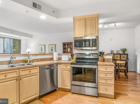 19355 Cypress Ridge Ter Unit 203, Leesburg, VA 20176