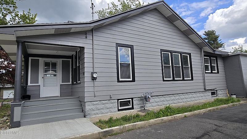 3rd image of 26 Lawnwood Avenue