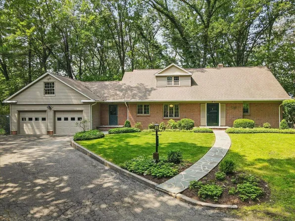 411 Mellow Ln, Stroudsburg, PA 18360