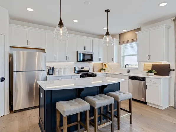 12661 Garden Meadow Ln, Rogers, MN 55374