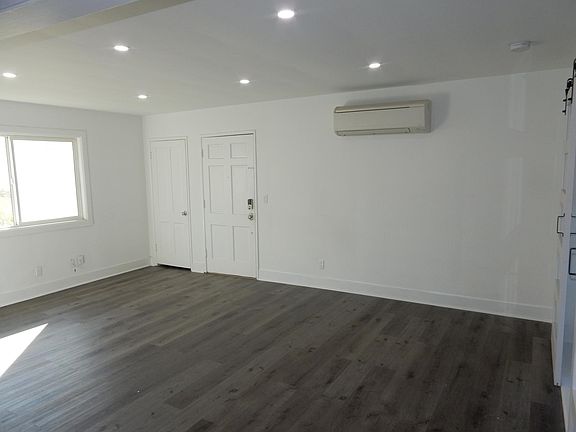 5th image of 6055 Cahuenga Blvd Suite 2