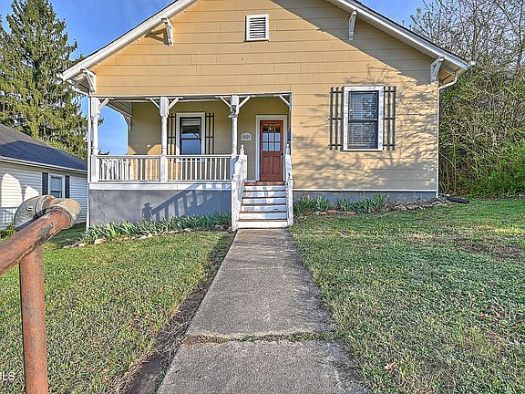 2nd image of 1021 Lawrence Ave