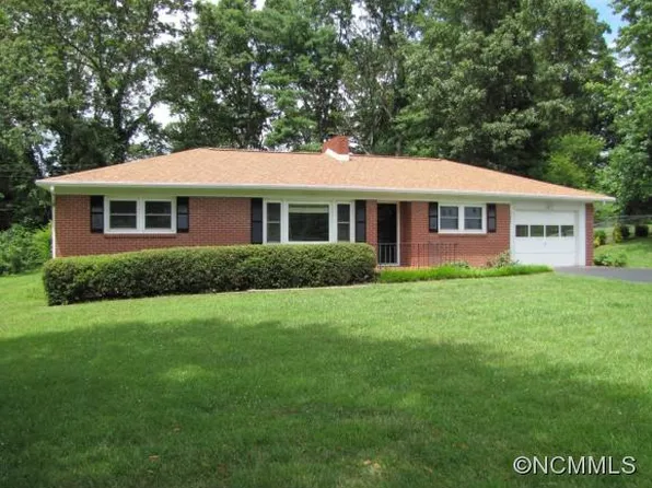 3226 Charlyne Dr, Hendersonville, NC 28792