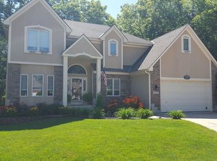 1233 SW Creekside Dr, Lees Summit, MO 64081