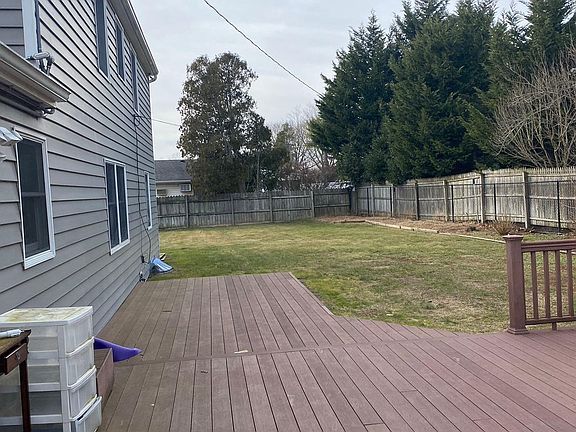 3rd image of 17 Maureen Ln