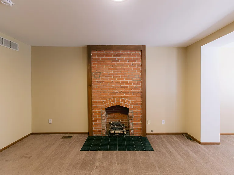 252 S Washington Ave — Photo 16