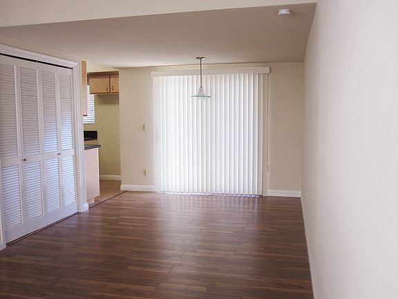 3rd image of 16129 Prairie Ave APT 1