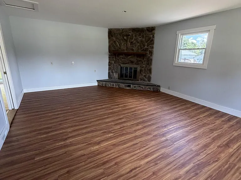 721 Wayland Dr — Photo 4