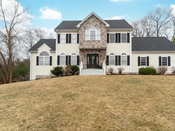 25 Larkin Ln, Hopedale, MA 01747