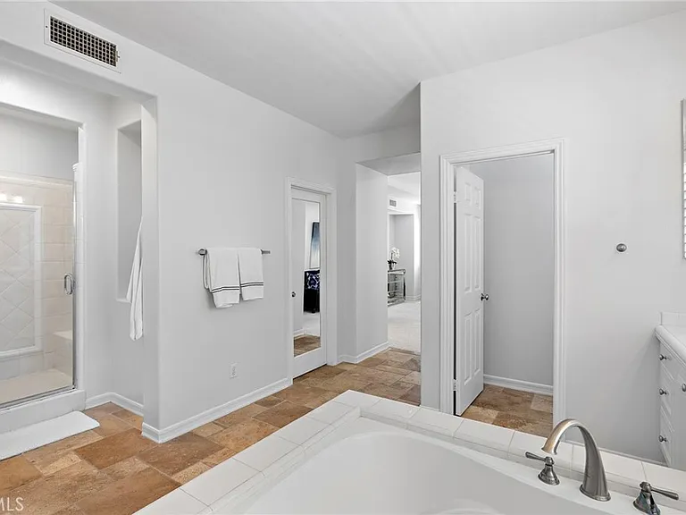 8 Victoria Ln — Photo 32