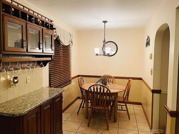 Eat in Kitchen/granite