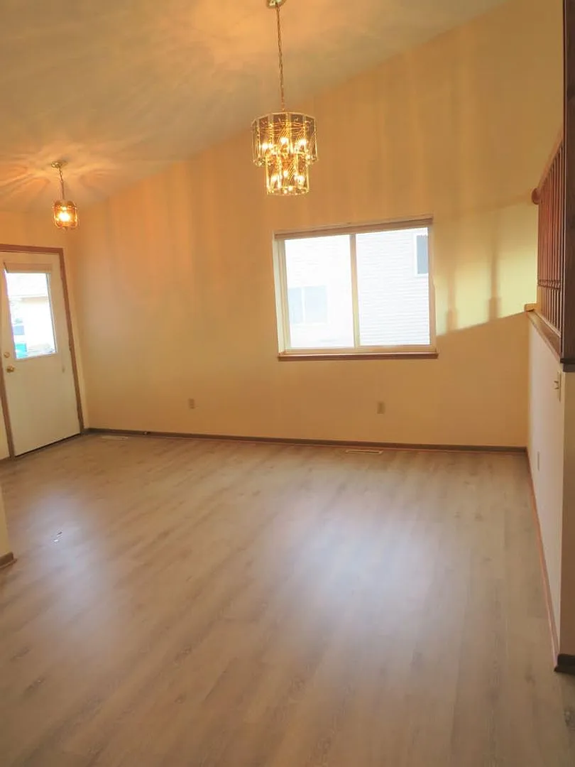 5671 Gables Dr — Photo 3
