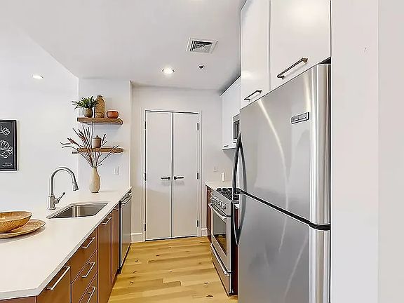 2nd image of 535 Union Ave APT 6F