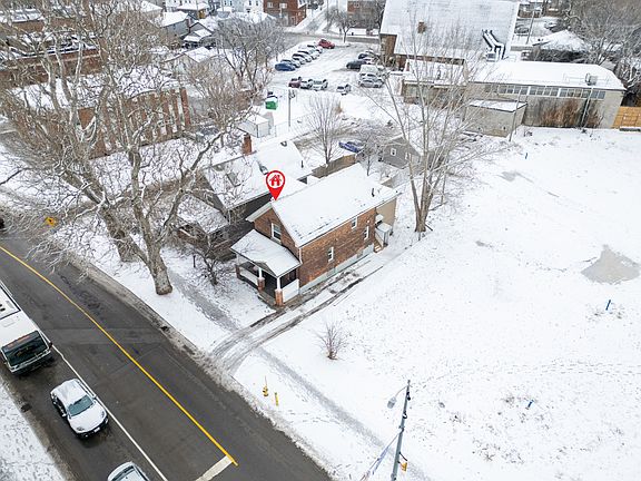 2nd image of 176 Church St #2