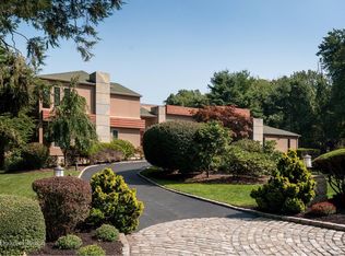 18 Ursuline Ct, Oyster Bay Cove, NY 11771