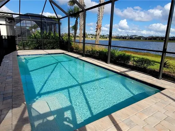 2045 Yellowfin Cir W, Naples, FL 34114