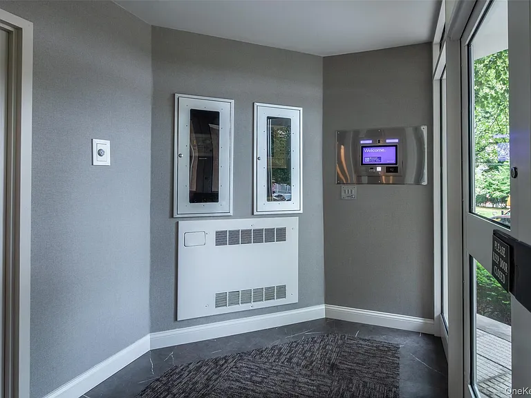 14 Nosband Ave #2H — Photo 2