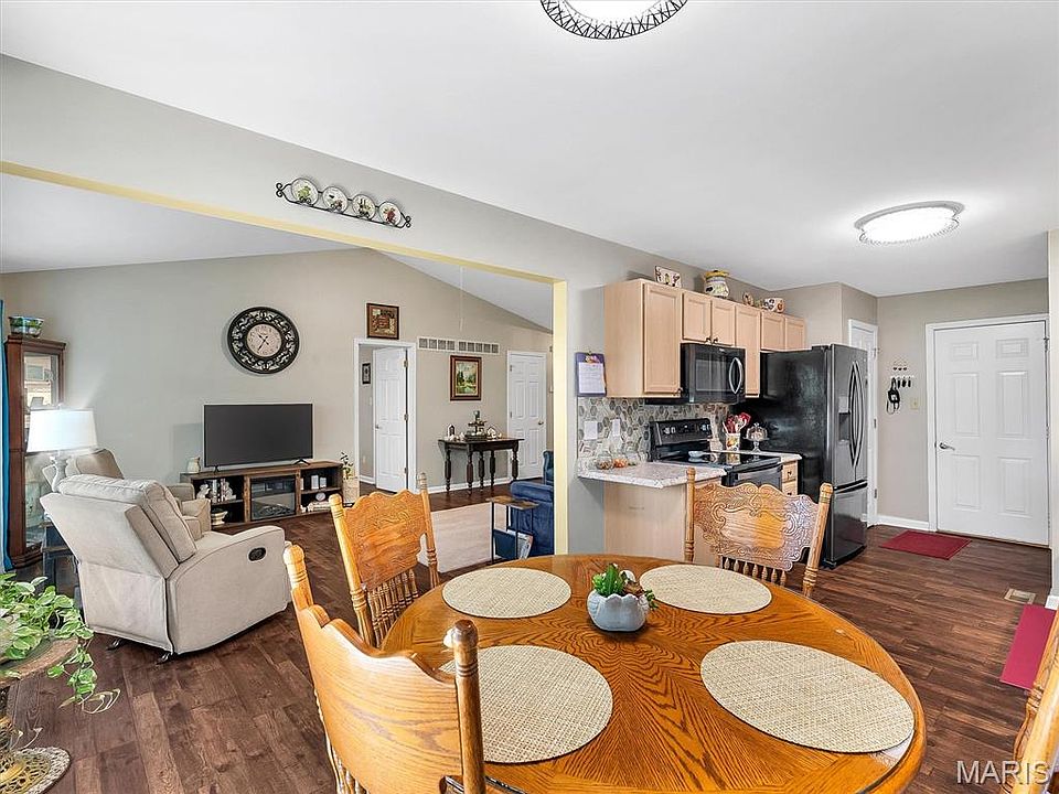 1st image of 10237 Carlton Place Ct