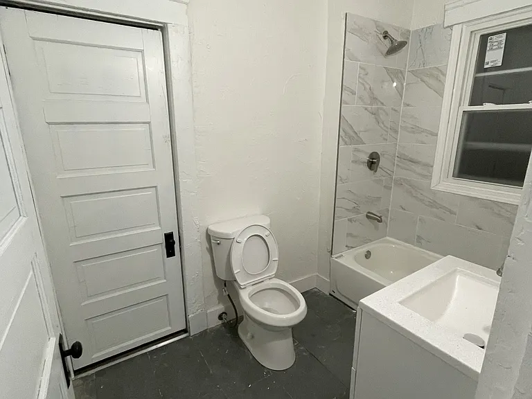 1159 E 112th St #1 — Photo 7