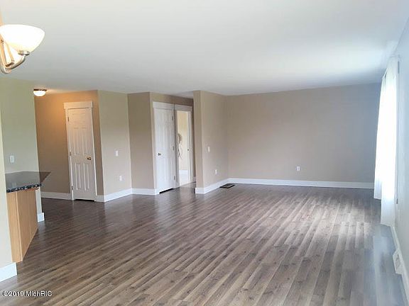 4th image of 301 125th Ave