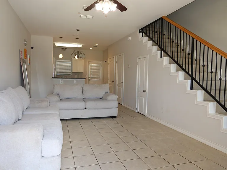 602 Basswood Dr #201 — Photo 2