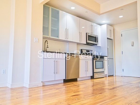 4th image of 2315 Astoria Blvd APT M2